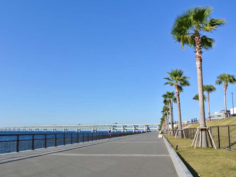 Kansai International Airport can be seen on the opposite shore.