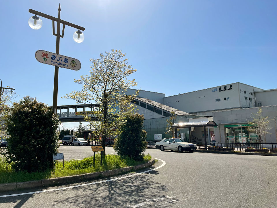 JR Kumatori Station. From the rotary in front of the station, there is a cluster of bus stations that go to various places in Kumatori-cho and Izumisano City.