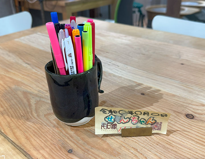 Write cards with colorful markers.