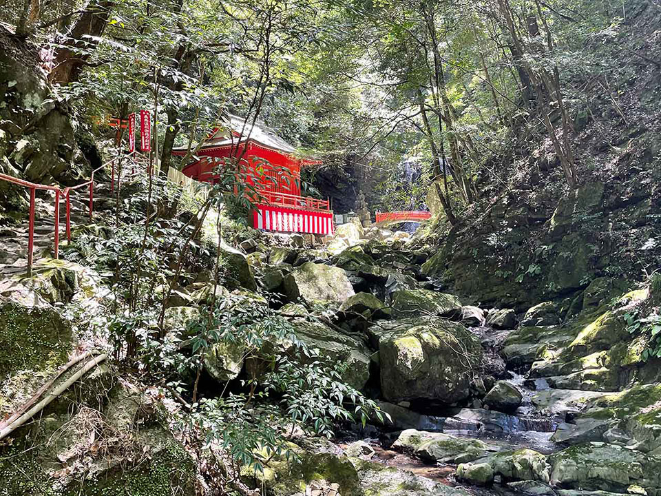 Shipporyuji Temple on Mt. Inunaki, a sacred site where women can also perform ascetic practices.