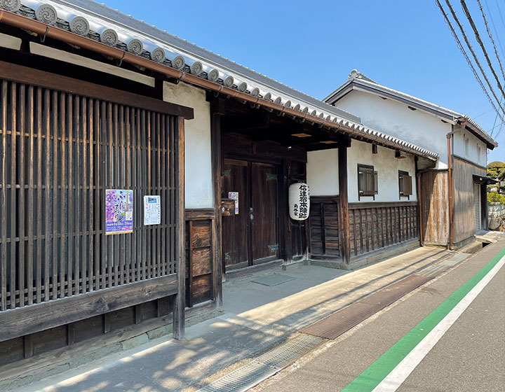 参勤交代で江戸に向かう紀州徳川家一行の寝所であり、吉宗公の遺品などが藤まつりの時期に公開されます。